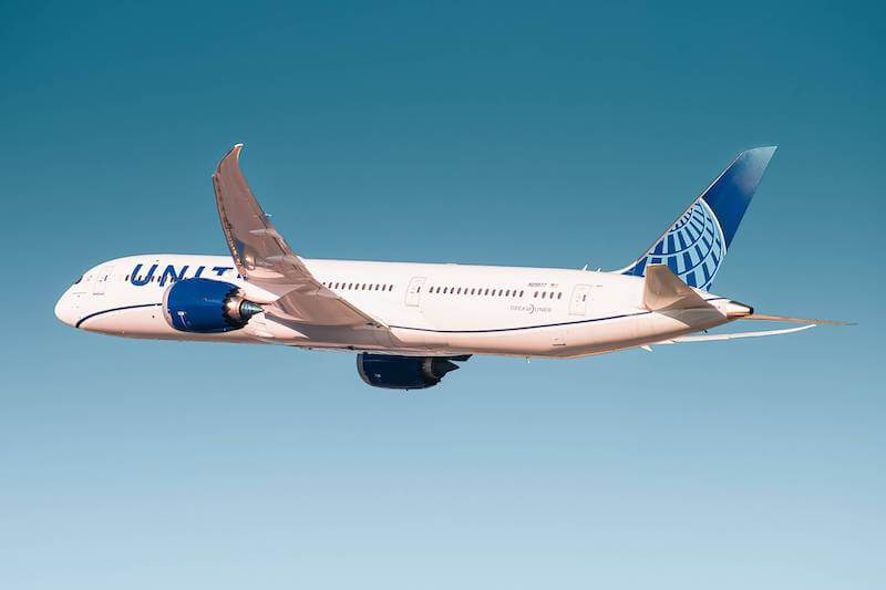 United Airlines jet