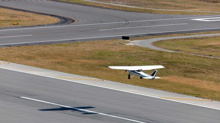handheld aviation radios make it easy to communicate with planes from the ground